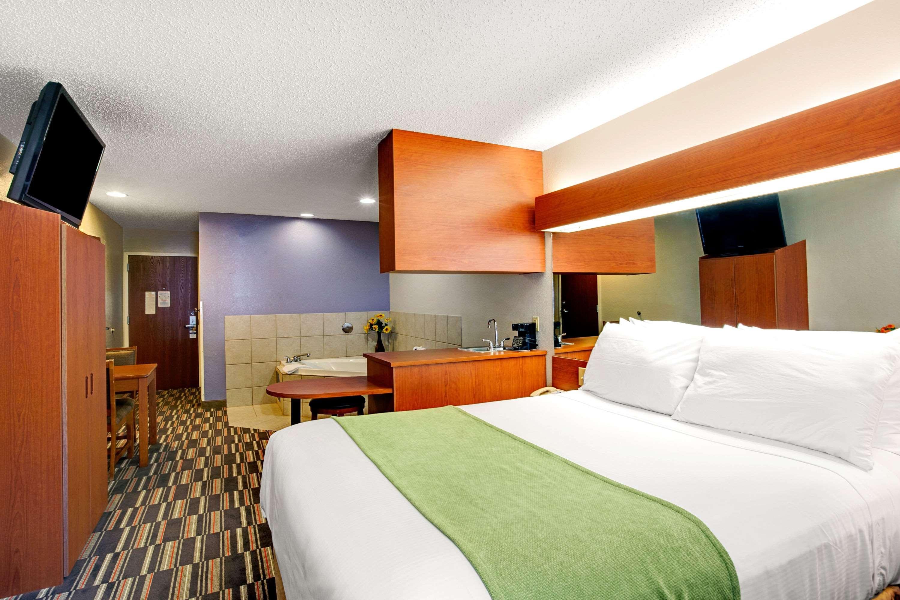 Microtel Inn & Suites By Wyndham Cherokee Esterno foto