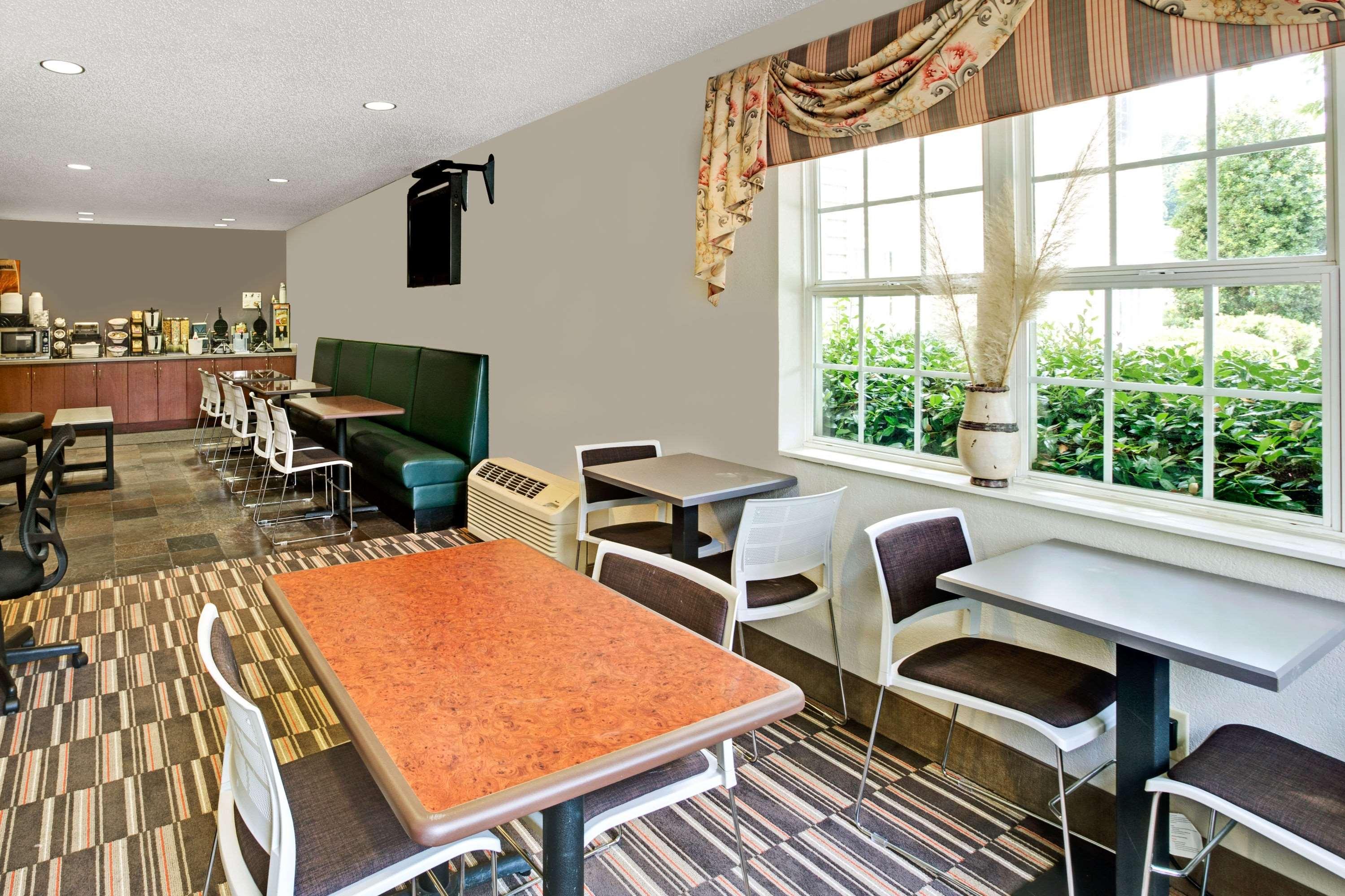 Microtel Inn & Suites By Wyndham Cherokee Esterno foto